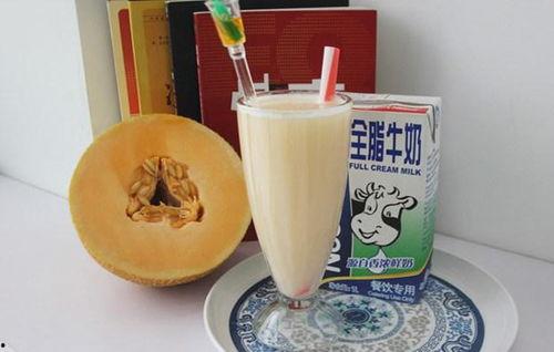 牛奶和哈密瓜可以一起吃吗,兼容性探讨