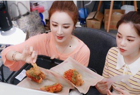 围炉吃瓜直播间